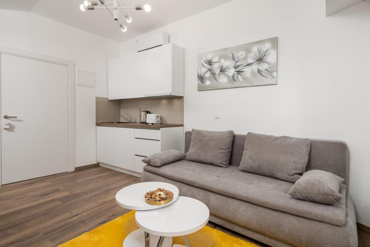 Central Apartments Dalmatina Rijeka Exterior photo